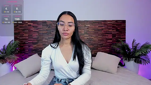 Snapshot of lucyy_liiuu chatting on 28, 10, 2025 lucyy liiuu online show from 28, 10, 2025