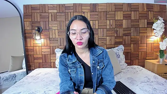 Snapshot of lucyy_liiuu chatting on 24, 10, 2025 lucyy liiuu online show from 24, 10, 2025