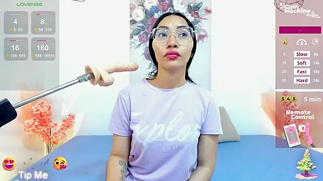 Snapshot of lucyy_liiuu chatting on 28, 11, 2025 lucyy liiuu online show from 28, 11, 2025