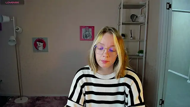 Snapshot of R0cket_bunny chatting on 9, 10, 2025 R0cket bunny online show from 9, 10, 2025