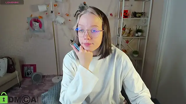 Snapshot of R0cket_bunny chatting on 28, 10, 2025 R0cket bunny online show from 28, 10, 2025