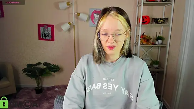 Snapshot of R0cket_bunny chatting on 17, 11, 2025 R0cket bunny online show from 17, 11, 2025