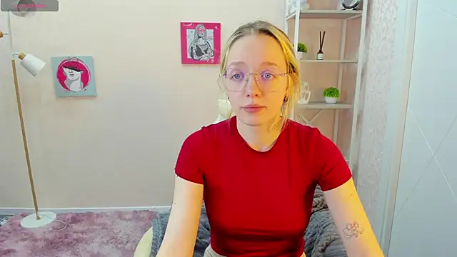 Snapshot of R0cket_bunny chatting on 13, 10, 2025 R0cket bunny online show from 13, 10, 2025