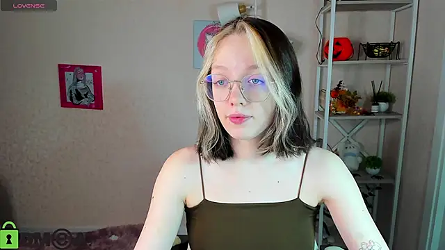 Snapshot of R0cket_bunny chatting on 13, 11, 2025 R0cket bunny online show from 13, 11, 2025