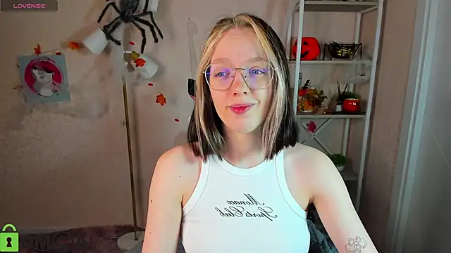 Snapshot of R0cket_bunny chatting on 7, 11, 2025 R0cket bunny online show from 7, 11, 2025