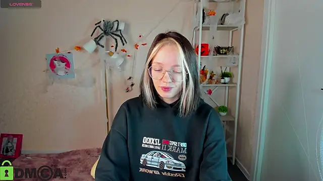 Snapshot of R0cket_bunny chatting on 4, 11, 2025 R0cket bunny online show from 4, 11, 2025