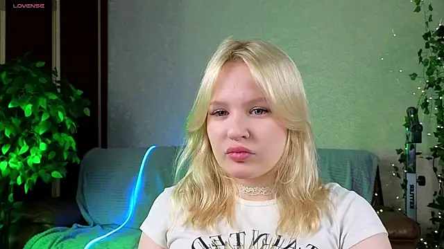 Mila Lioness online show from 4, 10, 2025