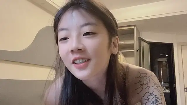 Snapshot of A_18_girls chatting on 21, 9, 2025 A 18 girls online show from 21, 9, 2025