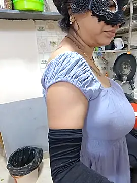 Queen Nightt online show from 10, 2, 2026