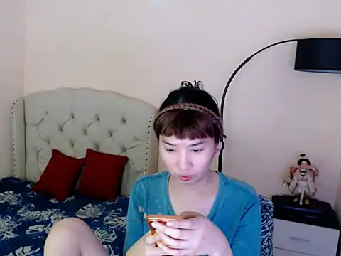 ShantalFoxxy  online show from 6, 5, 2026