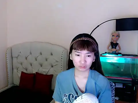 ShantalFoxxy  online show from 12, 4, 2026