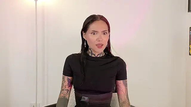 sara queen10 online show from 9, 4, 2026