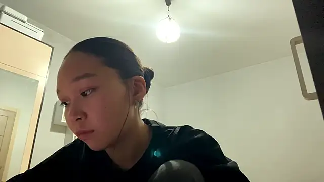 Snapshot of OraCowee chatting on 5, 10, 2025 OraCowee online show from 5, 10, 2025