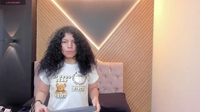 Snapshot of angelita_martins chatting on 21, 11, 2025 angelita martins online show from 21, 11, 2025