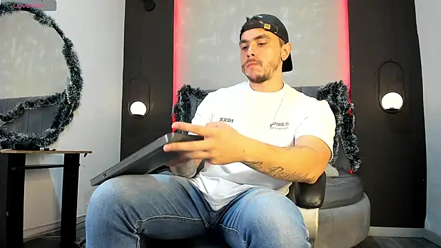 Liam walk  online show from 21, 12, 2025