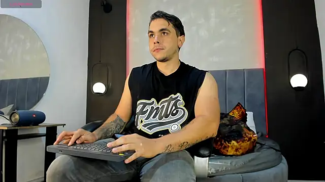 Liam walk  online show from 7, 10, 2025