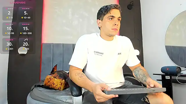 Liam walk  online show from 15, 10, 2025