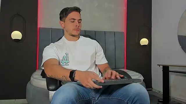 Liam walk  online show from 23, 4, 2026