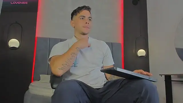 Liam walk  online show from 25, 3, 2026