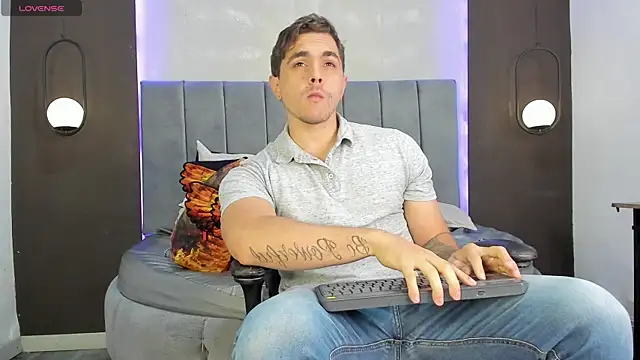 Liam walk  online show from 18, 10, 2025