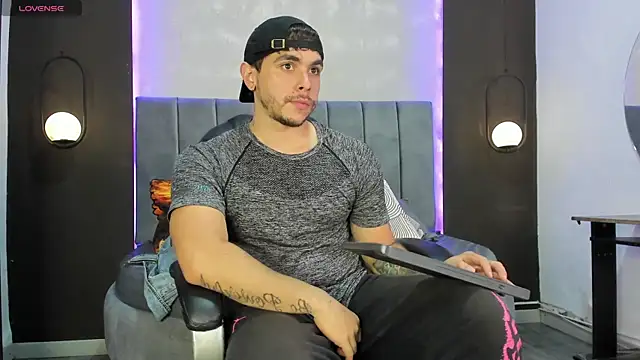 Liam walk  online show from 12, 11, 2025