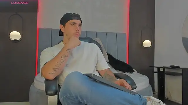 Liam walk  online show from 20, 3, 2026