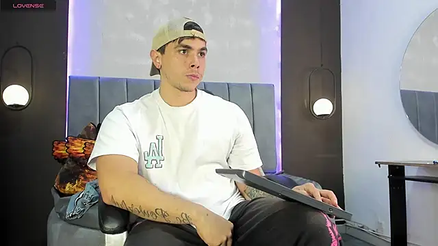 Liam walk  online show from 28, 10, 2025