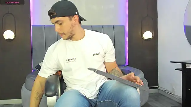 Liam walk  online show from 14, 11, 2025