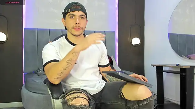 Liam walk  online show from 11, 11, 2025