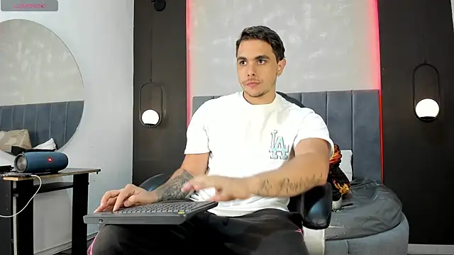 Liam walk  online show from 10, 10, 2025