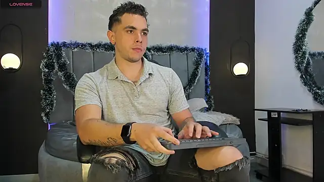 Liam walk  online show from 24, 11, 2025