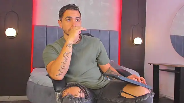 Liam walk  online show from 13, 4, 2026