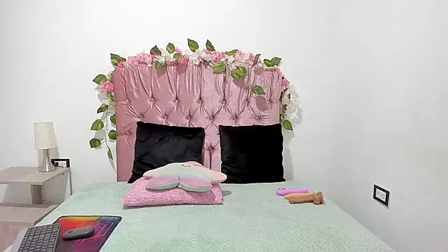 ivy moon05 online show from 20, 10, 2025