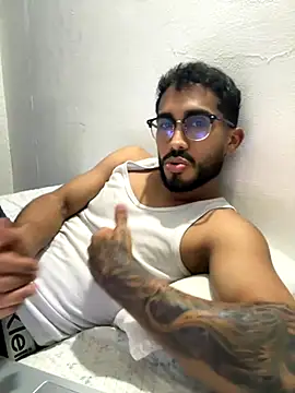 Snapshot of TU-MORENOO chatting on 17, 11, 2025 TU-MORENOO online show from 17, 11, 2025