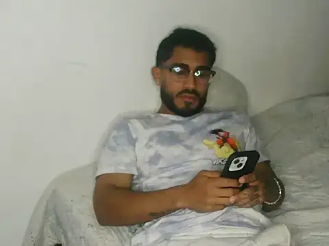 Snapshot of TU-MORENOO chatting on 19, 11, 2025 TU-MORENOO online show from 19, 11, 2025