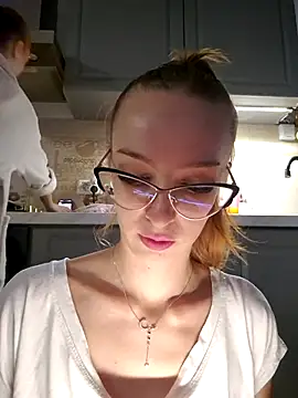 MoonedByEva online show from 5, 10, 2025