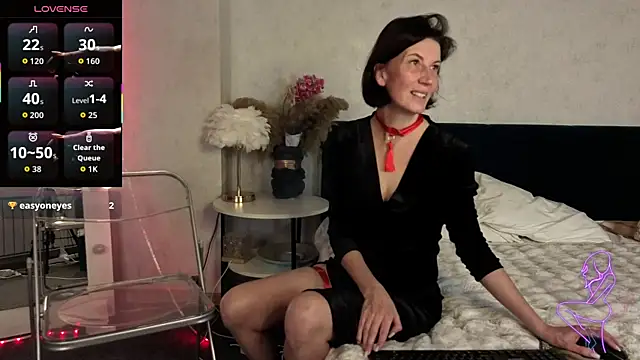 Lia Reyn online show from 8, 11, 2025