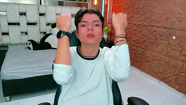 Snapshot of alandelrey57 chatting on 8, 1, 2026 alandelrey57 online show from 8, 1, 2026