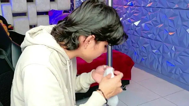 Snapshot of alandelrey57 chatting on 4, 3, 2026 alandelrey57 online show from 4, 3, 2026