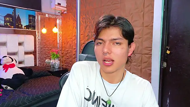 Snapshot of alandelrey57 chatting on 18, 9, 2025 alandelrey57 online show from 18, 9, 2025