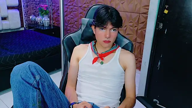 Snapshot of alandelrey57 chatting on 17, 10, 2025 alandelrey57 online show from 17, 10, 2025