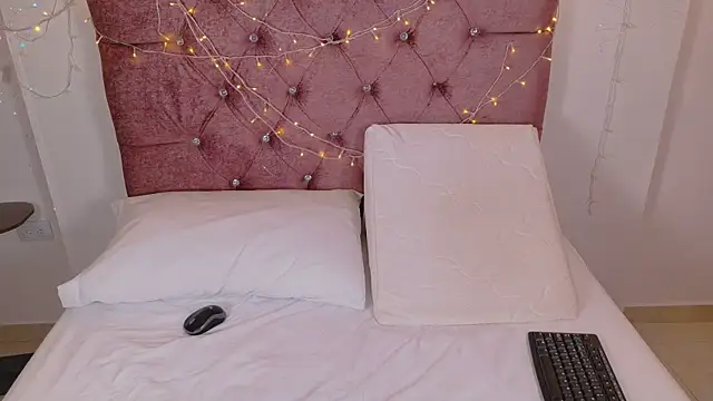 sophiacuttee online show from 22, 12, 2025