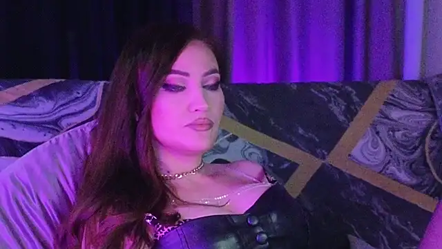 Snapshot of AliceJameson chatting on 10, 9, 2025 AliceJameson online show from 10, 9, 2025