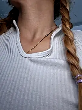 Elianasuarezz online show from 29, 4, 2026