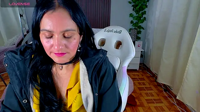 Snapshot of kataleya_29 chatting on 14, 11, 2025 kataleya 29 online show from 14, 11, 2025