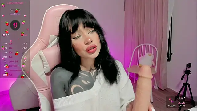 Snapshot of AlinaLukyanova chatting on 8, 11, 2025 AlinaLukyanova online show from 8, 11, 2025