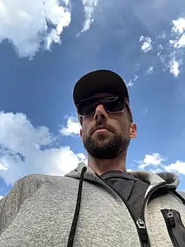 Snapshot of thejohnryancollection chatting on 22, 10, 2025 thejohnryancollection online show from 22, 10, 2025