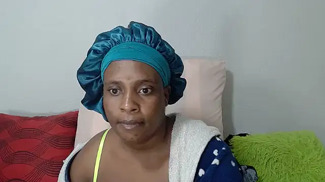 QueenRomaxx1 online show from 18, 10, 2025