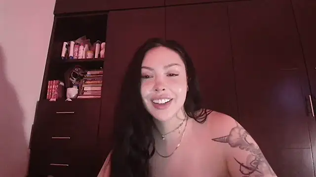Snapshot of DreamGirl18 chatting on 23, 10, 2025 DreamGirl18 online show from 23, 10, 2025