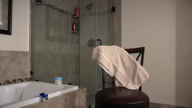 Snapshot of DERTYLAY chatting on 24, 10, 2025 DERTYLAY online show from 24, 10, 2025